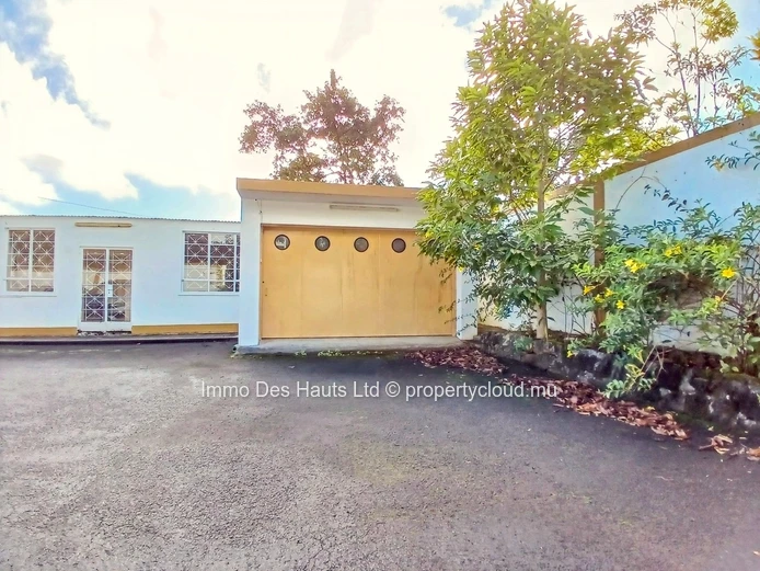 8 Bedroom House unfurnished for sale Curepipe 