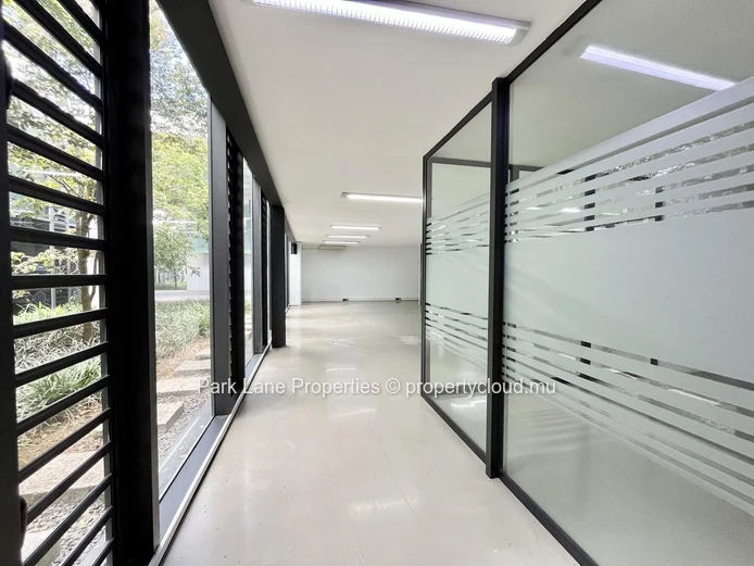 Bureaux modernes  à Phoenix – Rez-de-chaussée + Mezzanine – emplacement stratégique et cadre verdoyant
