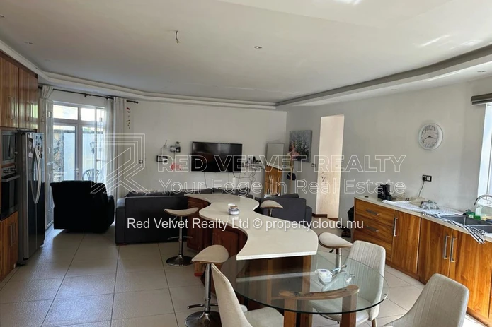 Spacieuse maison de 5 chambres à vendre | Piscine et jardin | Emplacement central