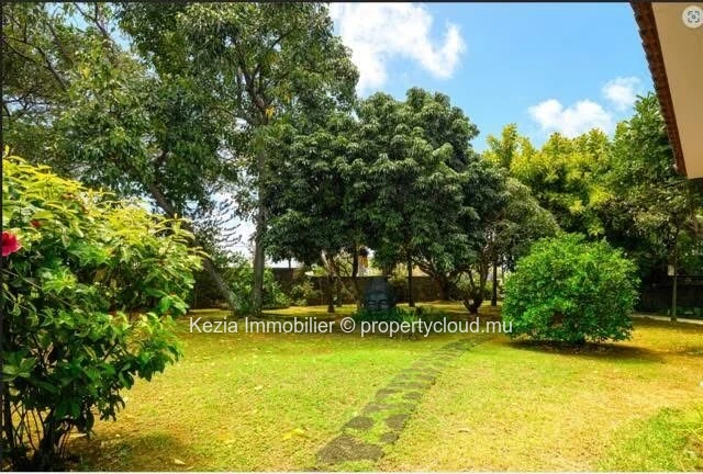 Character Villa In The Heart Of A Tropical Garden