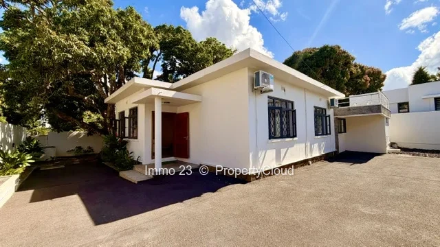 Houses / Villas - 3 bedrooms - Rose Hill