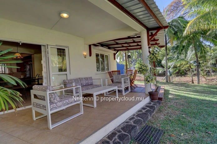 Stunning 3-bedroom duplex with sea access 