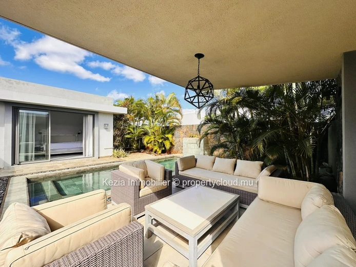 Contemporary Villa All On One Level