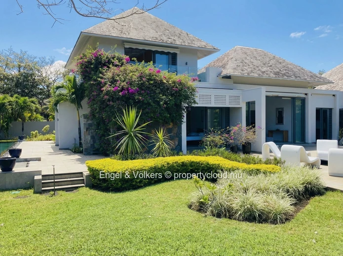 A beautiful home on the fairway