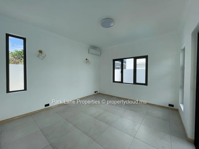 Brand new contempory house nestled in a quiet neighbourhood