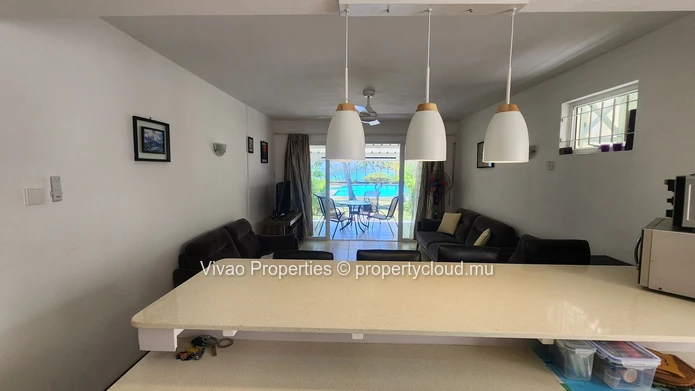 Duplex pieds dans l'eau à louer entièrement meublé à Belle Mare – 3 chambres avec piscine commune