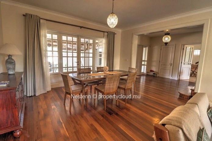 Ensemble immobilier résidentiel et professionnel 