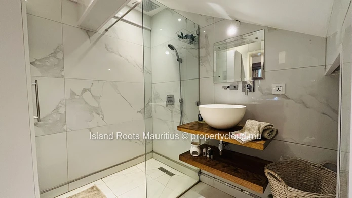 Duplex de 3 chambres à Bain Boeuf, non loin de la plage publique.