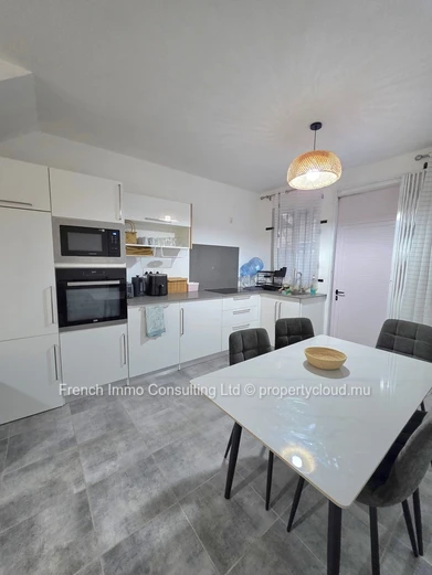 Beau Triplex de 3 chambres en vente locale a pereybere