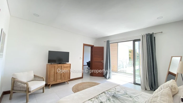 A VENDRE Appartement meublé - 3 chambres en suite - Piscine commune -  salle de gym - parking  en sous-sol privé . Id...