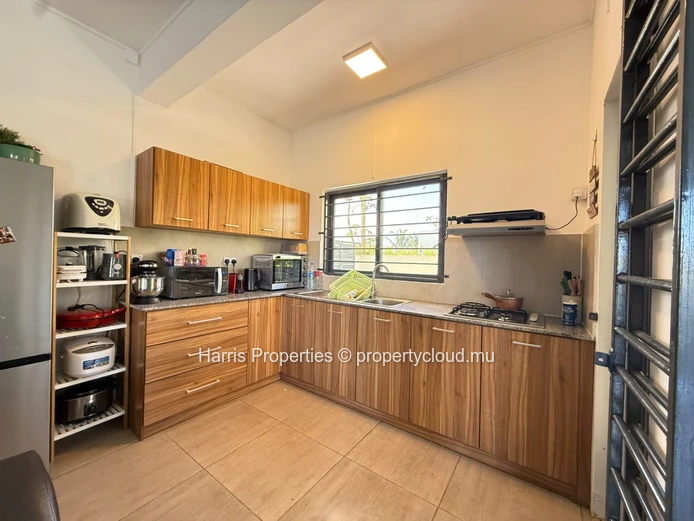 Appartement meublé au rez-de-chaussée à louer à Mon Choisy