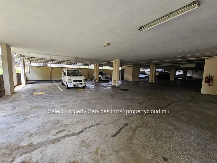 Appartement de 3 chmabres à Vendre au Vieux Quatre Bornes