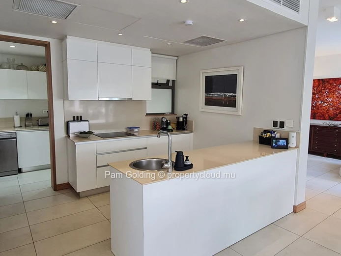 Luxurious 4-Bedroom Villa in Mont Choisy - Seamless Indoor-Outdoor Living