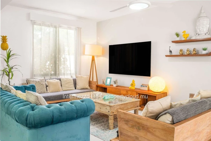 Élégante Villa avec Piscine, Jardin et Terrasse Couverte à Pereybere – Résidence Privée Sécurisée (RES)