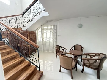 5 Bedroom Villa