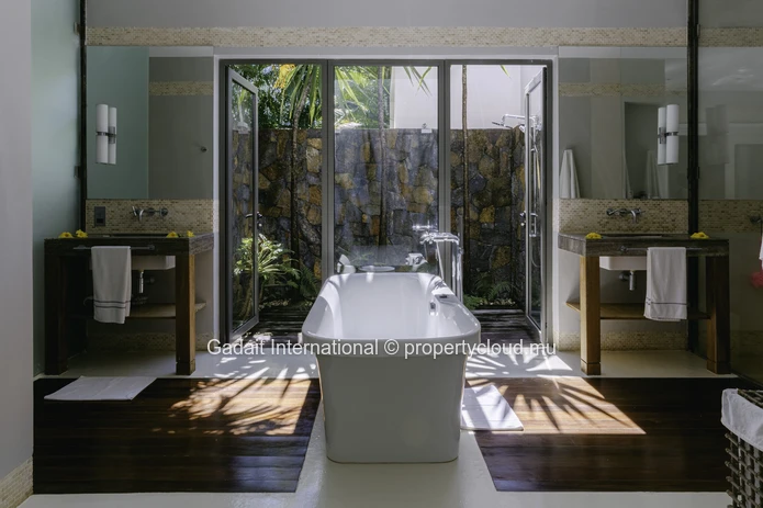 Exclusive property of 2 093 m² with swimming pool - Anahita Golf Resort, Mauritius