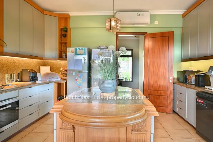 Villa de Luxe d'Exception à Tamarin | Domaine Golfique Privé & Art de Vivre Exclusif