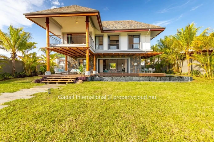 Luxury Villa with Private Mooring for Sale | La Balise Marina – Black River