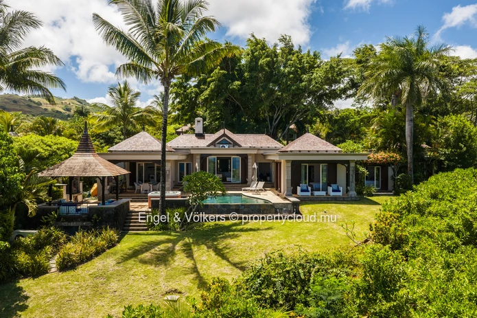 Elegant Residence with Independent Suite and Ocean Views