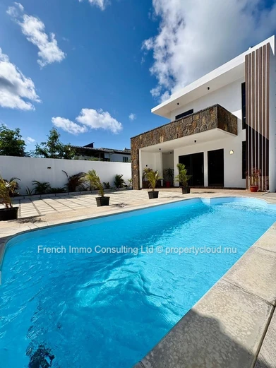 Belle villa 3 chambres et 3 salles de bains, piscine et jardin a pereybere