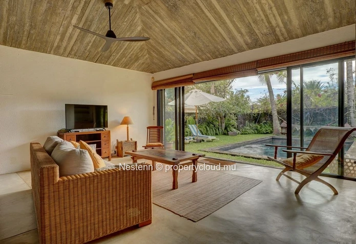 Bright 3-bed Balinese villa at Pointe d'Esny