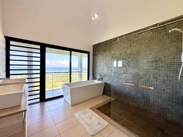 5 Bedroom Villa