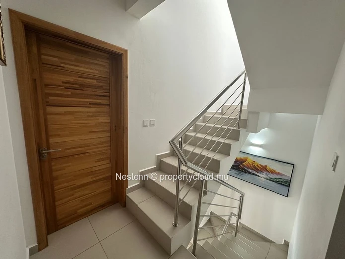 Duplex moderne de 3 chambres avec piscine privée à louer à Flic en Flac
