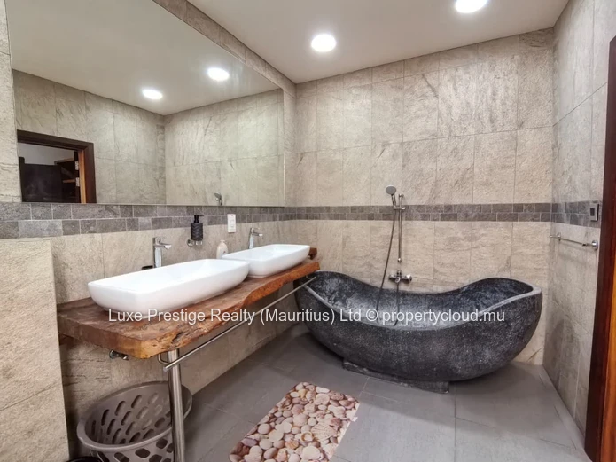 Villa de Luxe Meublée 5 Chambres à Louer à Grand Baie | Piscine Privée | Résidence Sécurisée