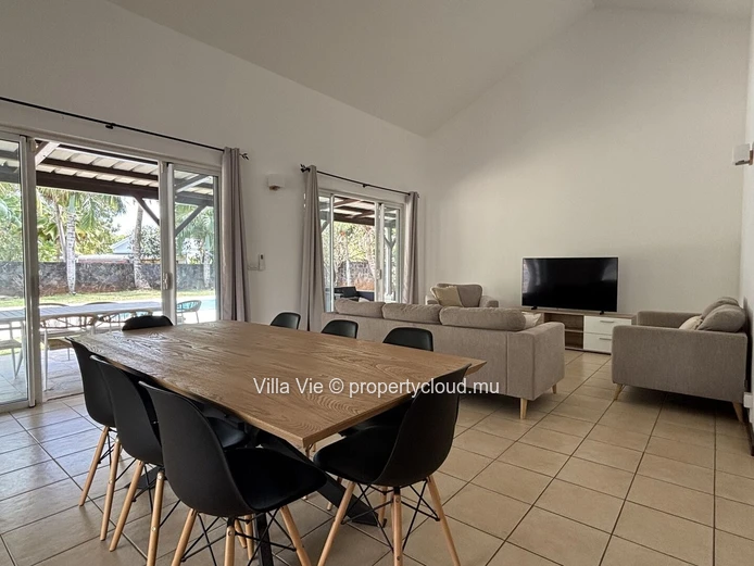Roches Noires - 3-bedroom family home with swimming pool