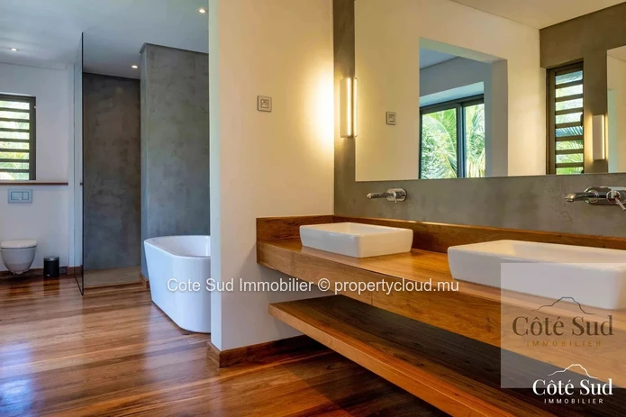 For sale - Prestigious architect-designed villa in Anahita