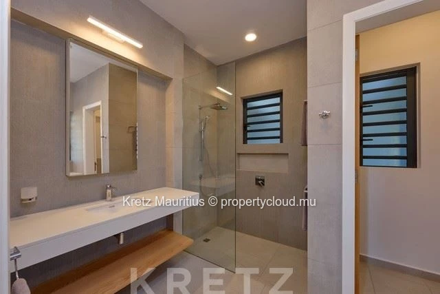 Brand-New Luxury Apartment – 3 En-Suite Bedrooms