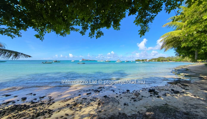 Appartement de standing avec plunge pool – À 1 minute à pied de la plage de Bain Bœuf. Prix : 430 000 €.