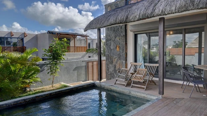 Charming 3-bedroom en-suite townhouse with swimming pool 