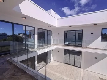 5 Bedroom Villa