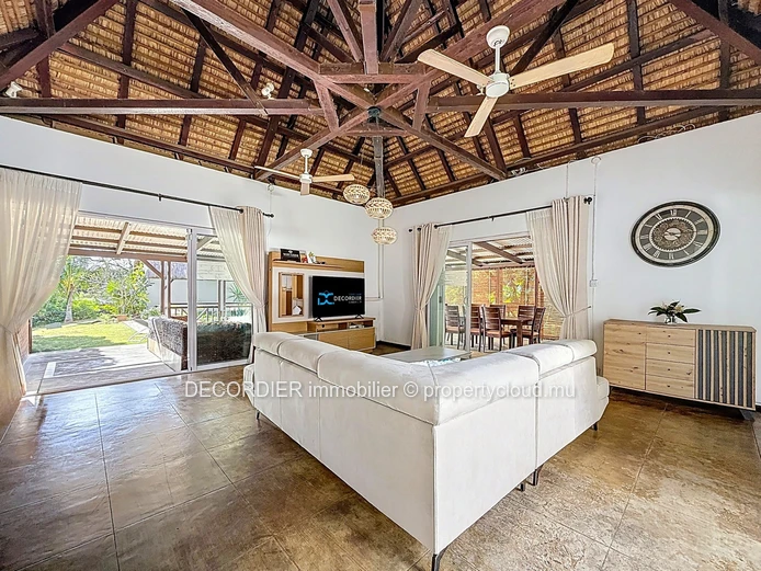 Charming home with spacious garden