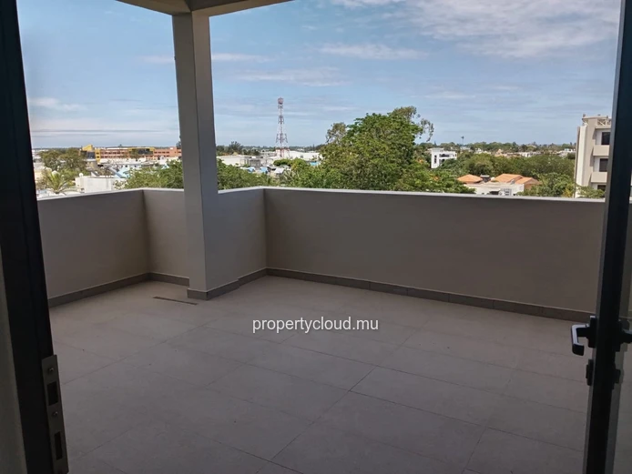 À VENDRE – PENTHOUSE NEUF 180 m² – CENTRE GRAND BAIE