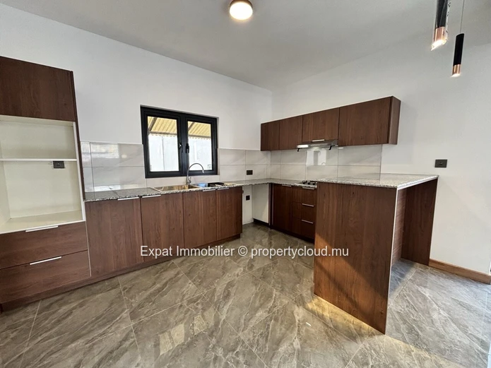 Villa Neuve 4 Chambres Non Meublée Avec Piscine Privée – Vale