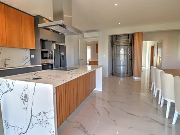 4 Bedroom Apartment