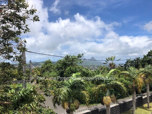 Magnificent home in huge domain of Floreal