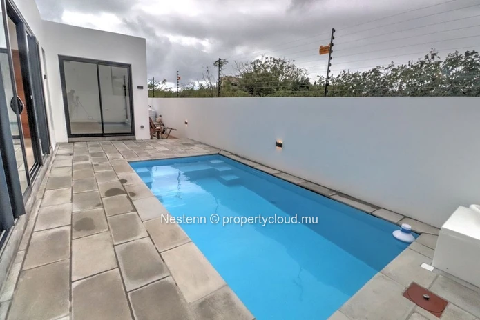 Maison moderne neuve avec piscine à Grand Baie