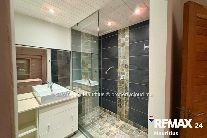 Modern 3-Bedroom Penthouse for Sale in bain Boeuf