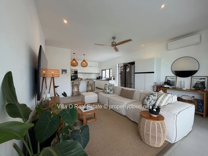 Ideal for a single or a couple, this home with immense charm stands out for its exquisite interior design, its lovely...