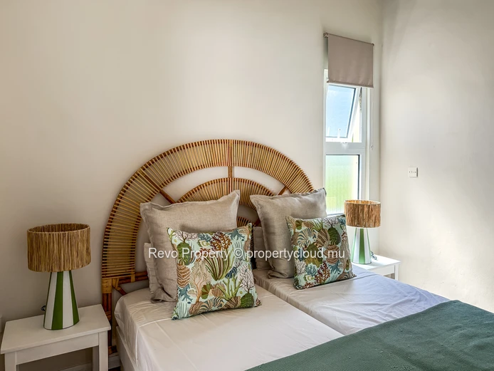 2 Bedroom Penthouse : Steps from Bain Boeuf Beach