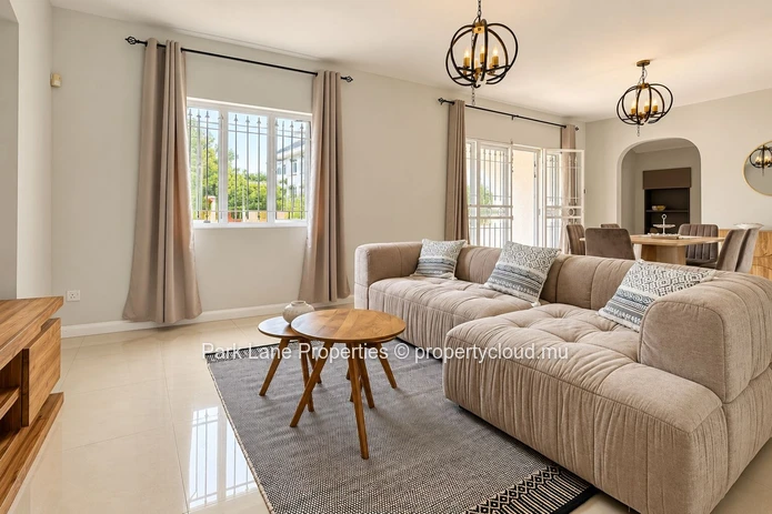 Spacious 4 bedroom family home for rent with pool and garden