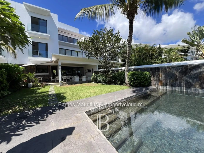 AZURI RESORT - 4-Bedroom Villa with Garden & Pool