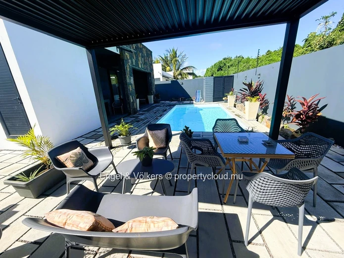 Luxury, Privacy and Comfort Villa in the Heart of Calodyne for Rent  Property Description