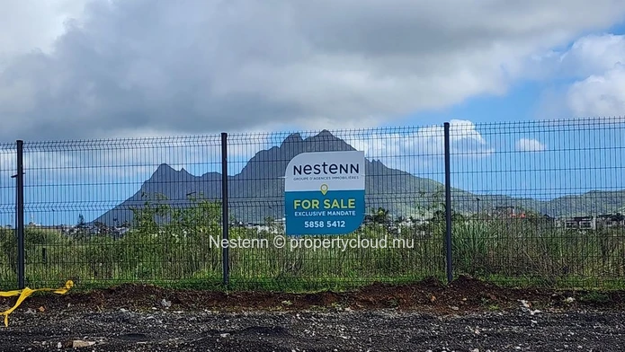 Land for sale in L'Avenir , Moka Smart City 10.5 Perches fenced with mountain view near schools shops and bus stop.