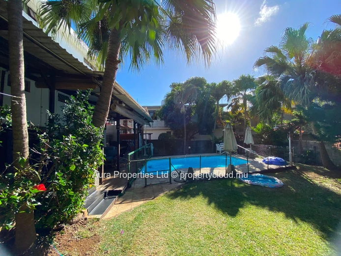 For Sale – House In Roche Brunes