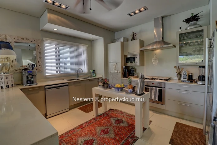 Furnished 4-bed duplex with river and mountain views, and close to the beach