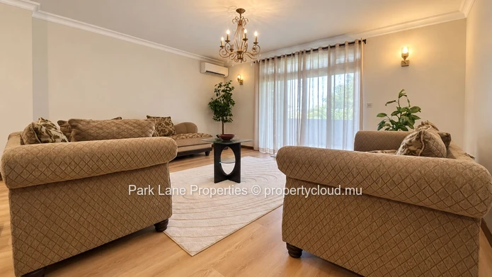 Living at the top, in the heart of Quatre Bornes!